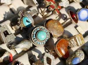 vintage  rings for sale at flea market in Italy